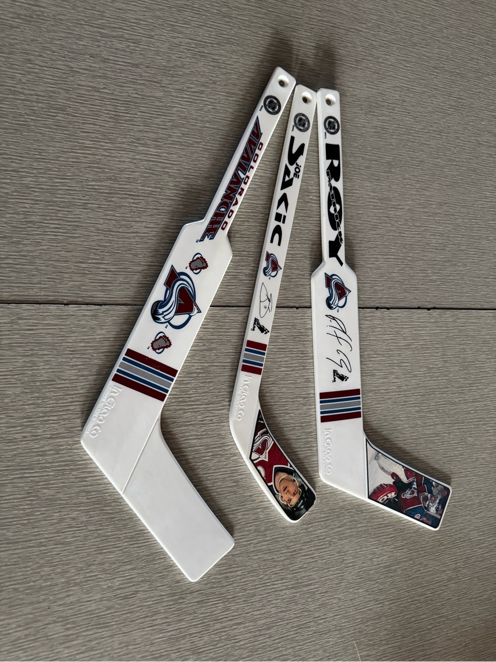 1996 - Set of three NHL mini Glas Co hockey sticks (Patrick Roy & Joe Sakic)